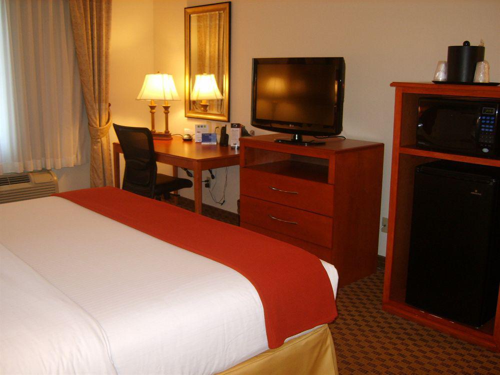 Holiday Inn Express & Suites Midland Loop 250 By Ihg Pokoj fotografie